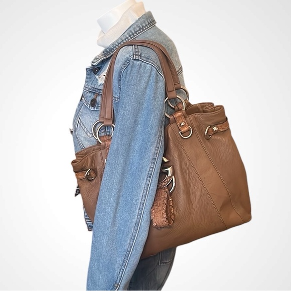 A224 - π― % authentic Gucci shoulder bag - Picture 2 of 16